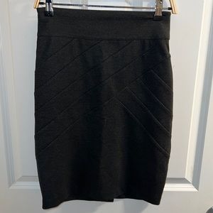 H&M grey skirt